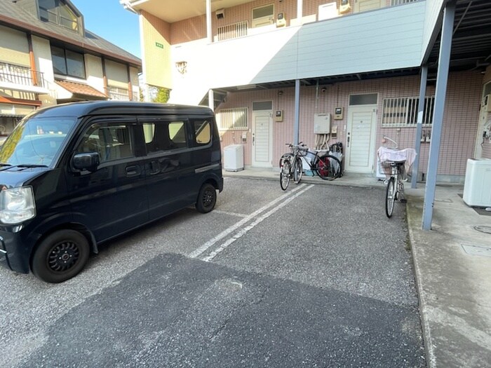 物件外観写真4　(駐車場)