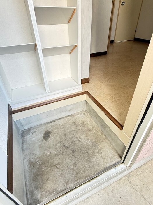 物件内観写真16　(玄関)