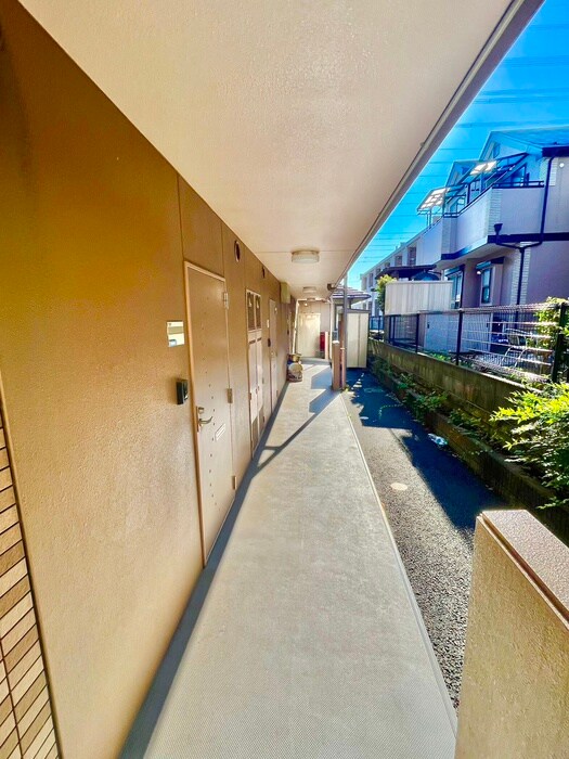 物件外観写真4　(エントランス部分)