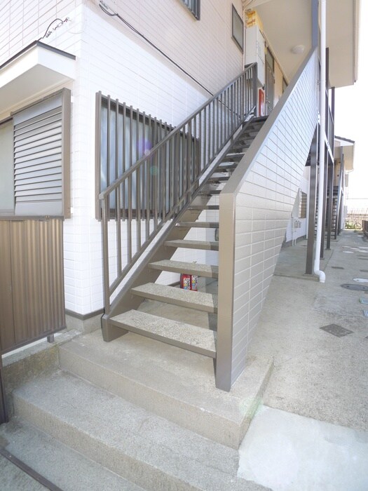 物件外観写真5　(エントランス部分)