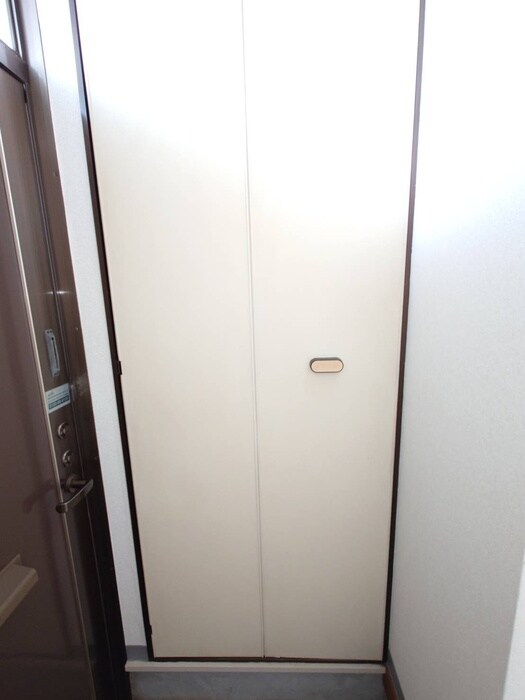 ブリックビラ２の靴箱