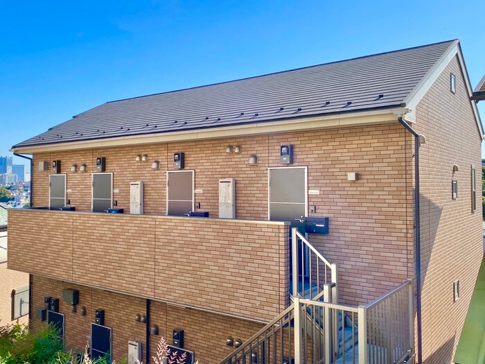 物件外観写真4　(エントランス部分)