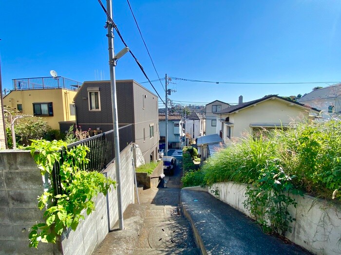 物件外観写真5　(エントランス部分)