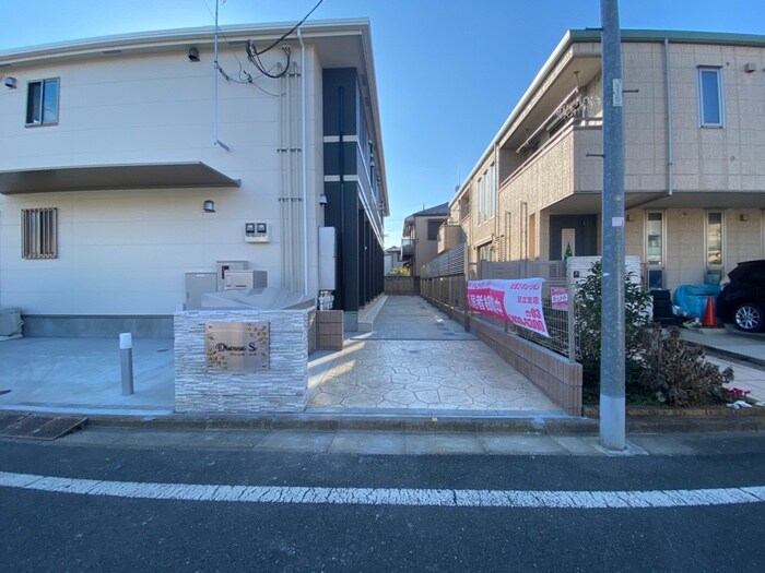 物件外観写真2　(エントランス部分)