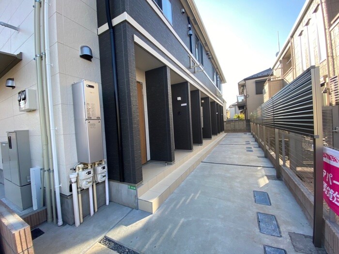 物件外観写真3　(エントランス部分)