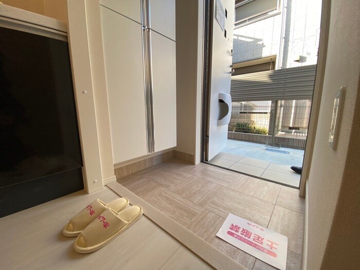 物件内観写真19　(玄関)