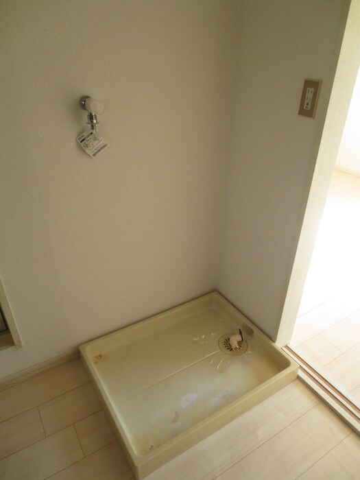 物件内観写真11　(洗濯機置場)