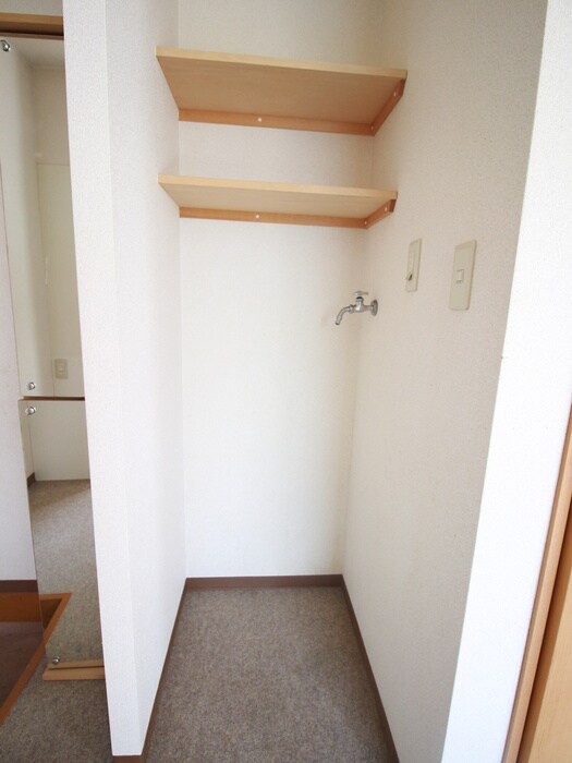 物件内観写真16　(洗濯機置場)