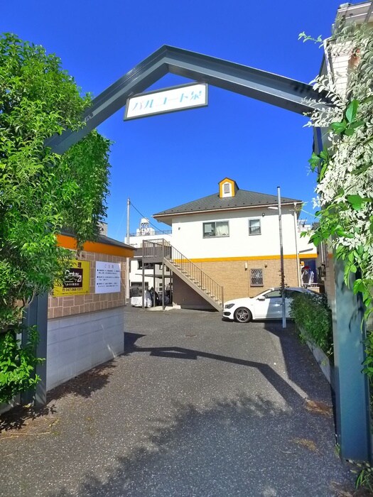 物件外観写真2　(エントランス部分)