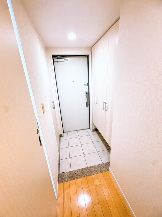 物件内観写真7　(玄関)