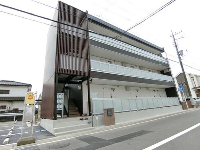 物件外観写真3　(エントランス部分)