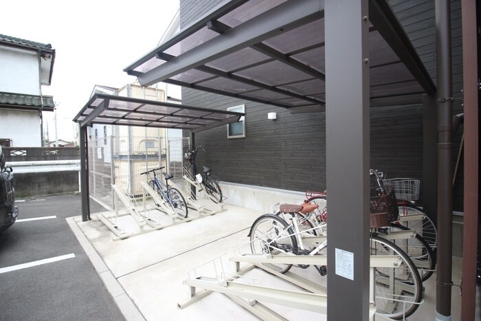 物件外観写真4　(駐輪場)