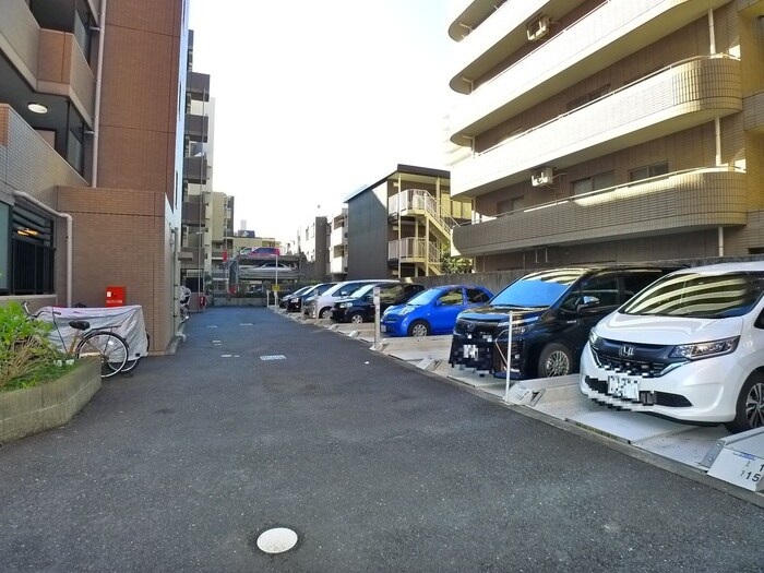 物件外観写真3　(駐車場)