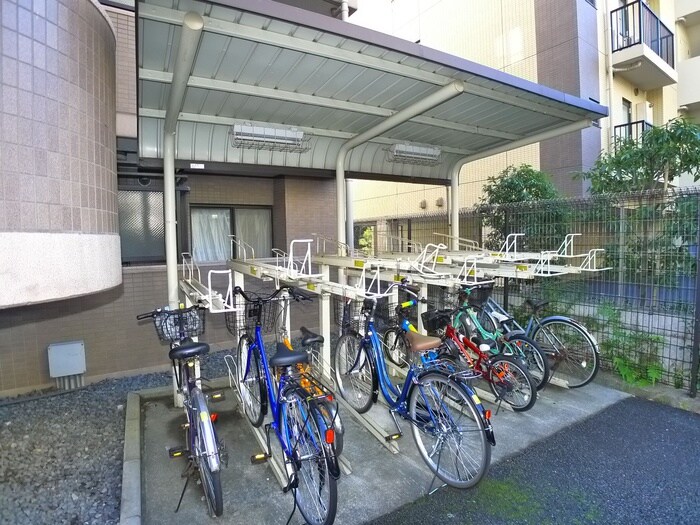 物件外観写真4　(駐輪場)