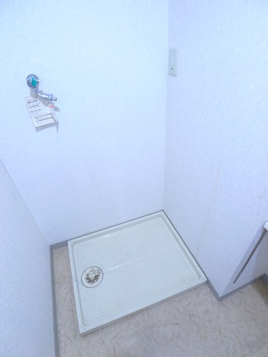 物件内観写真12　(洗濯機置場)