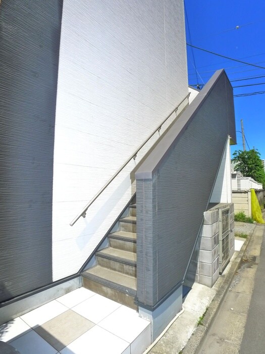 物件外観写真3　(エントランス部分)