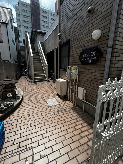 物件外観写真3　(エントランス部分)