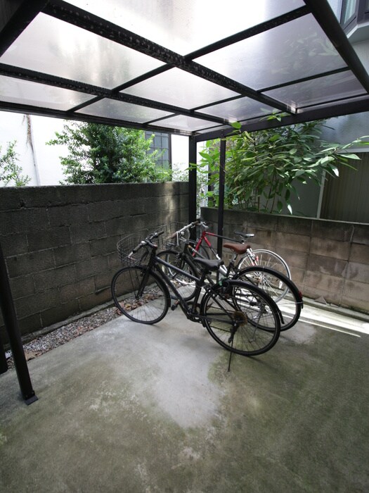 物件外観写真4　(駐輪場)