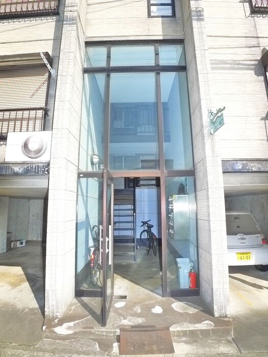 物件外観写真6　(エントランス部分)