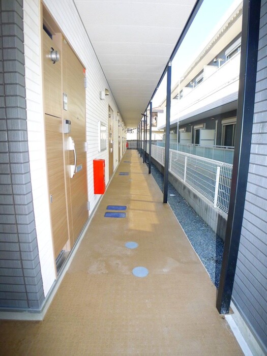 物件外観写真4　(エントランス部分)