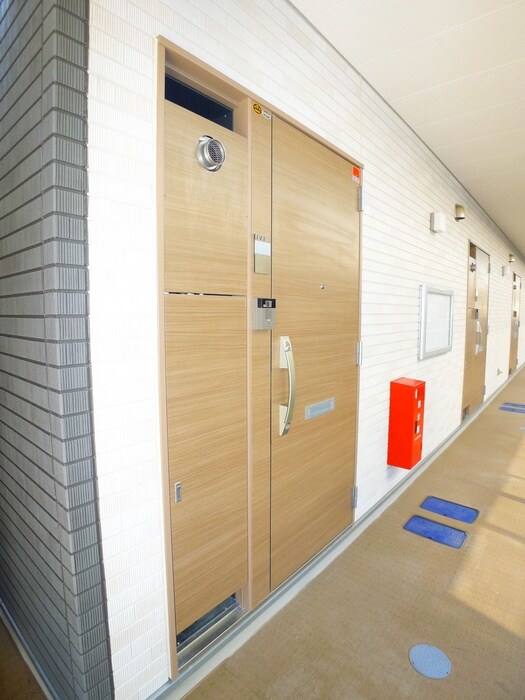 物件外観写真5　(エントランス部分)