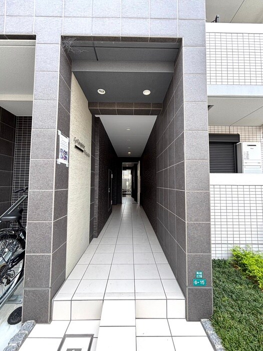 物件外観写真3　(エントランス部分)