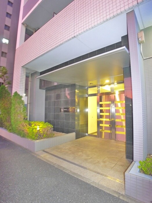 物件外観写真4　(エントランス部分)