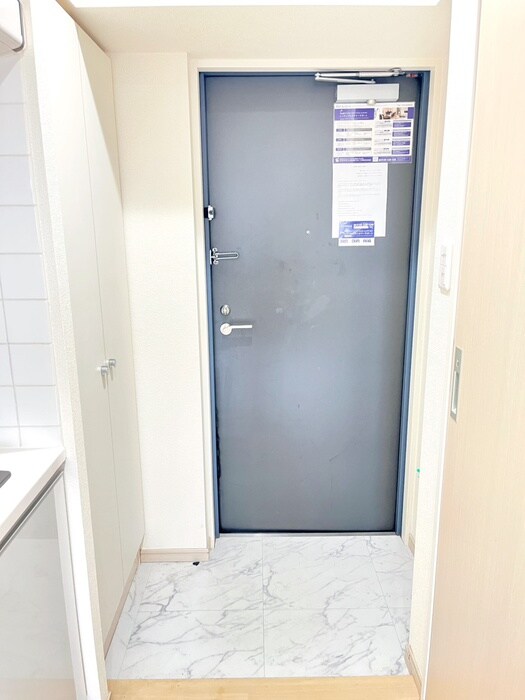 物件内観写真16　(玄関)