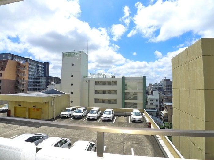 物件内観写真12　(室内からの展望)