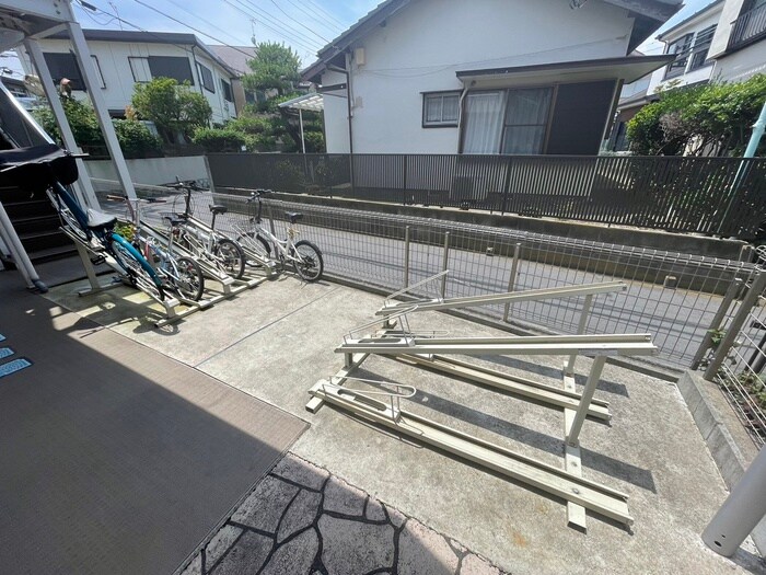 物件外観写真2　(駐輪場)