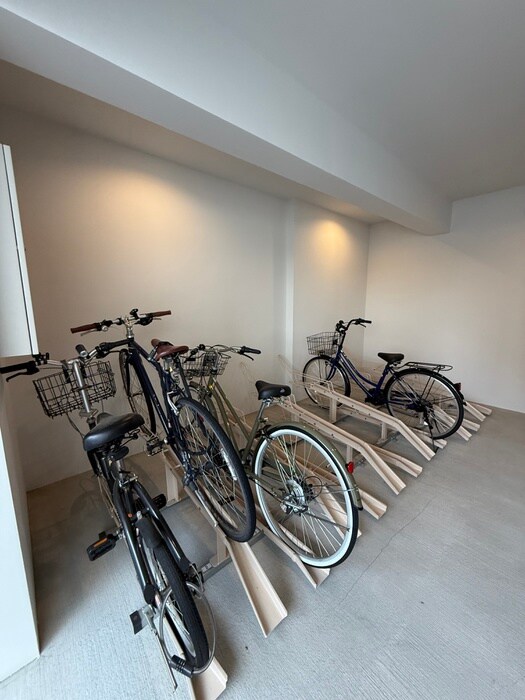 物件外観写真5　(駐輪場)