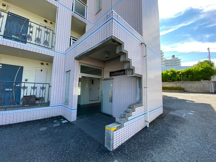 物件外観写真6　(エントランス部分)