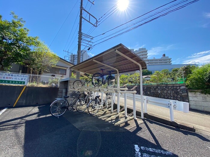 物件外観写真5　(駐輪場)