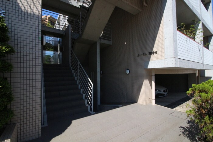 物件外観写真6　(エントランス部分)