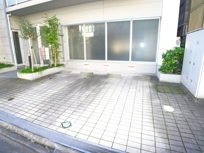 物件外観写真2　(駐車場)