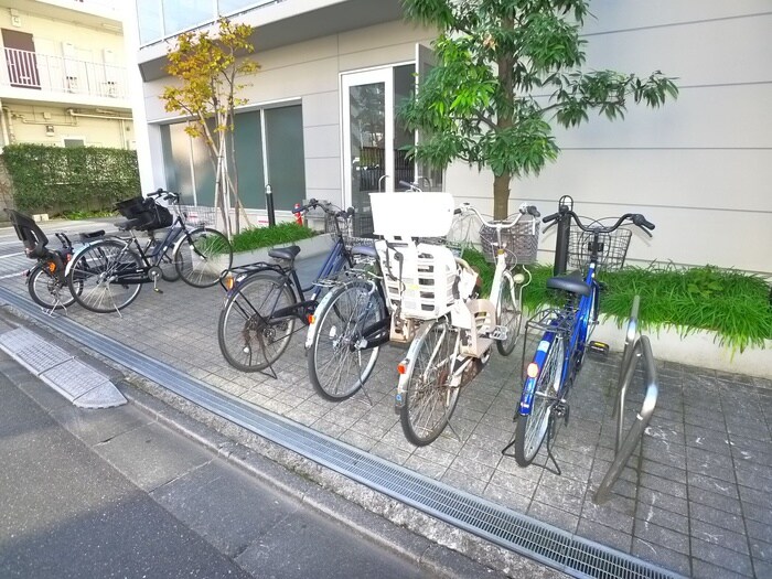 物件外観写真3　(駐輪場)