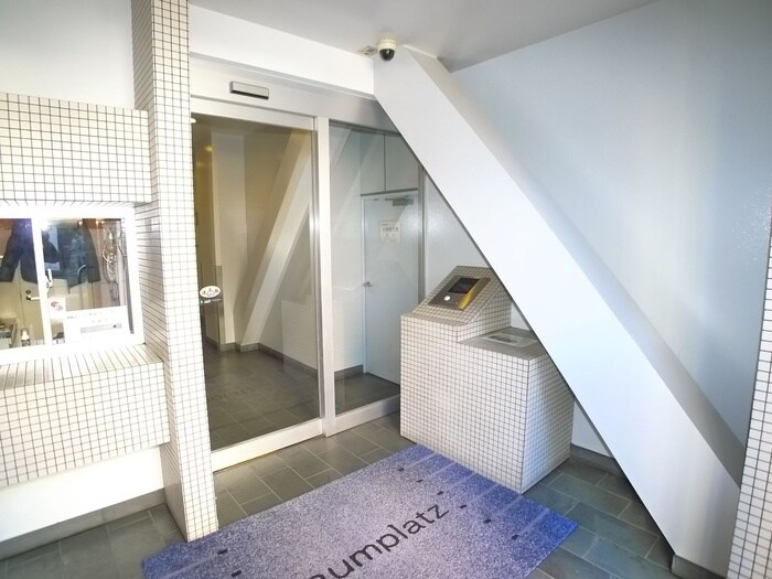 物件外観写真4　(エントランス部分)