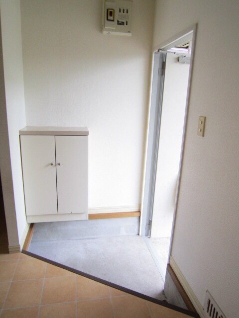 物件内観写真12　(玄関)