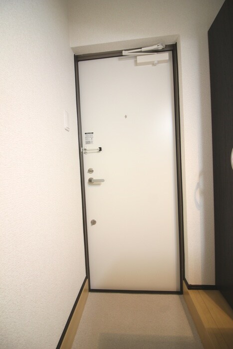 物件内観写真16　(玄関)