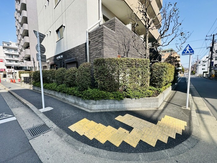 物件外観写真6　(エントランス部分)