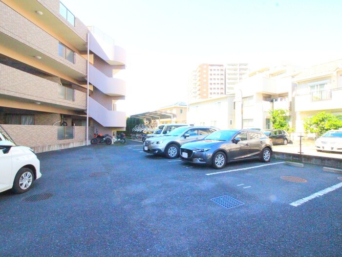 物件外観写真3　(駐車場)