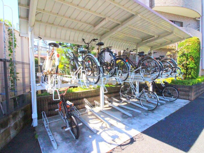 物件外観写真4　(駐輪場)