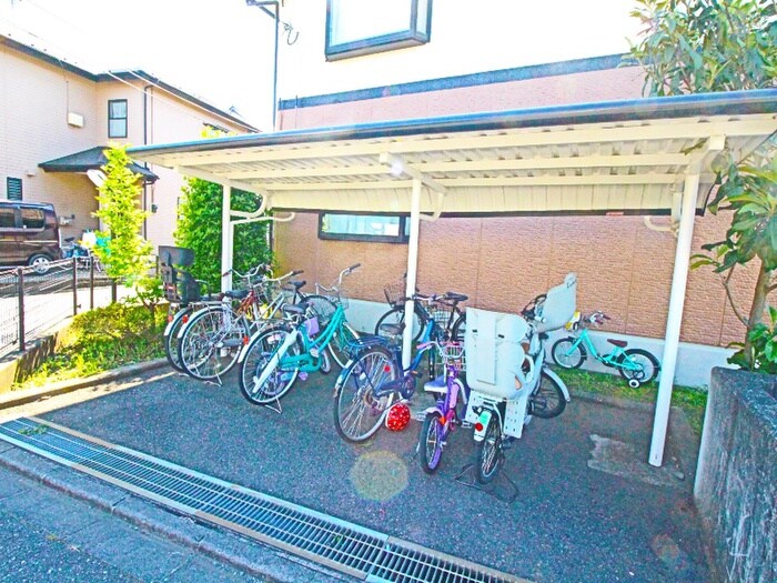 物件外観写真4　(駐輪場)