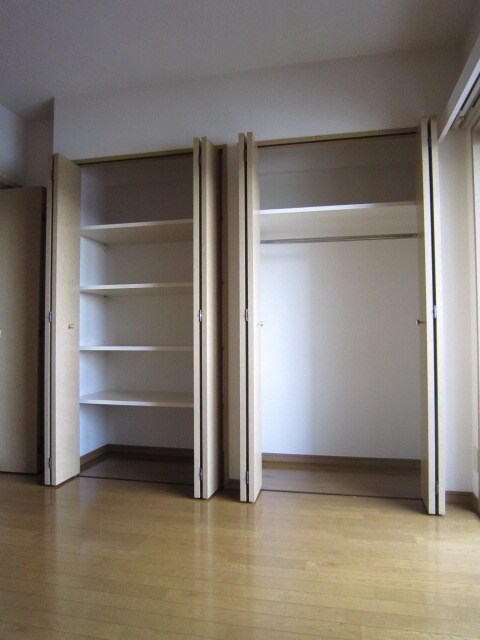 物件内観写真6　(収納)