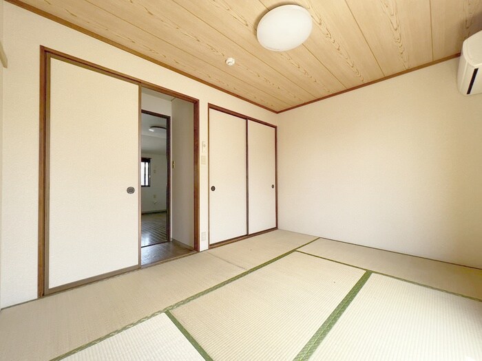 鈴木町メゾネットの居室