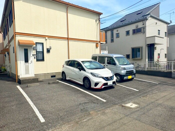 物件外観写真3　(駐車場)