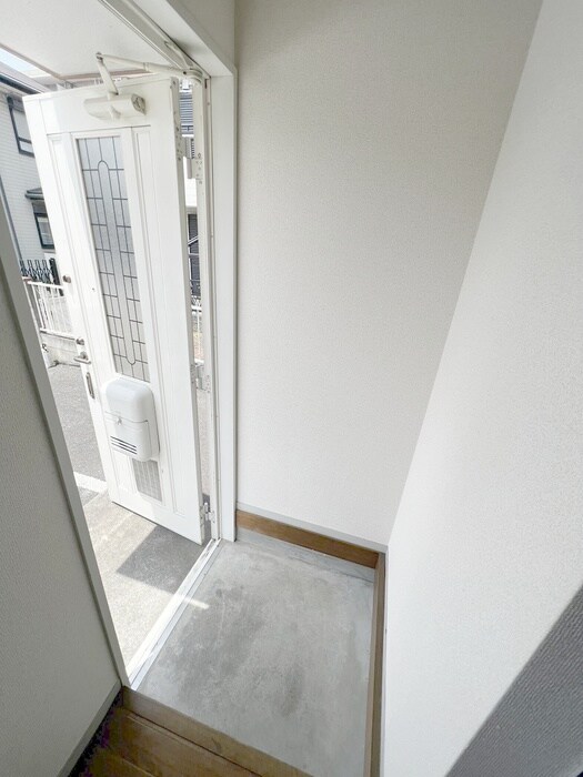 鈴木町メゾネットの玄関