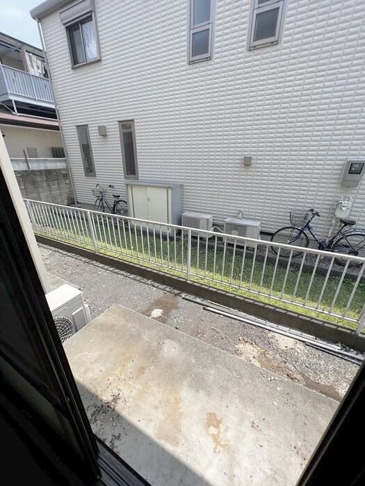 鈴木町メゾネットのベランダ・バルコニー