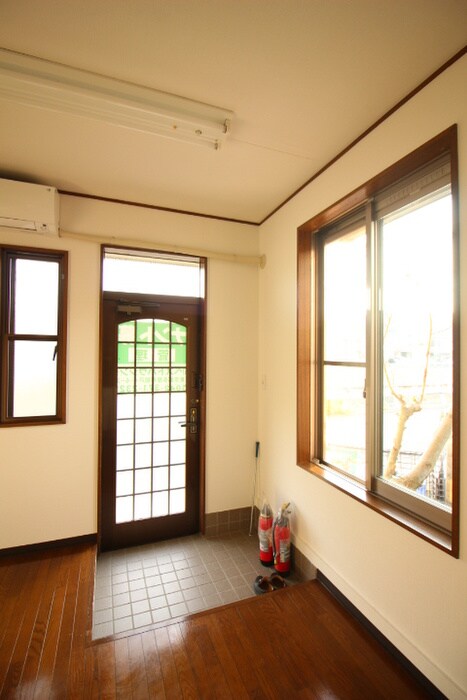 物件内観写真16　(玄関)