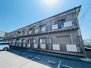 カデット三新外観写真